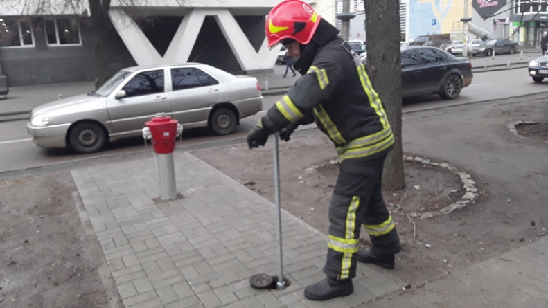 У Черкасах офіційно відкрили нові наземні пожежні гідранти (фото, відео)