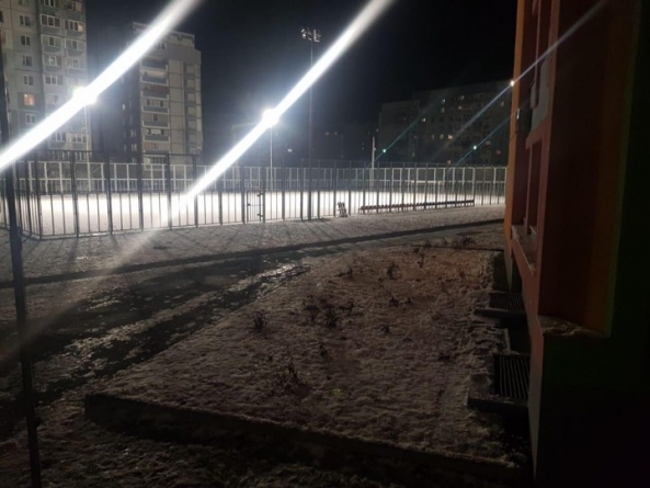 На футбольному полі черкаської школи встановили сучасне освітлення (фото, відео)