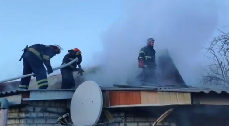 На пожежі у Черкасах сусід врятував двох дітей: їхня мама з опіками в лікарні