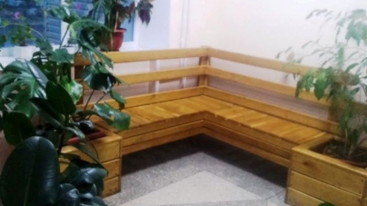 Екологічні меблі подарували школярам Звенигородські лісівники
