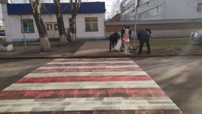 Пішохідний перехід біля черкаської школи убезпечили фігурами дітей (фото)