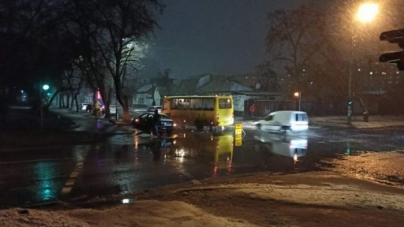 У Черкасах сталася ДТП між автобусом та легковиком: постраждала дитина