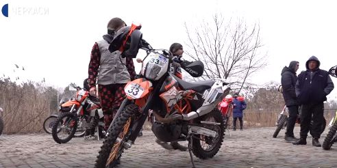 Зимові змагання мотоциклістів відбулися у Черкасах (відео)