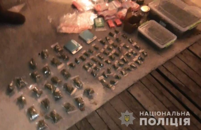 В Умані чоловік зберігав близько трьох кілограмів наркотиків (фото, відео)