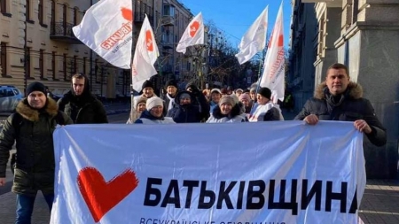 Як черкащани у Києві проти продажу землі мітингували (відео)