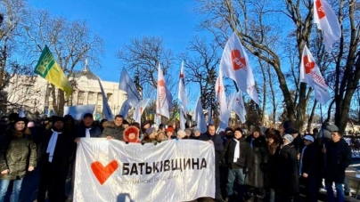 Черкащани долучилися до акції проти продажу землі у столиці (фото)