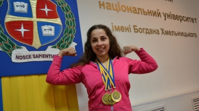 Черкаська студентка перемогла на Чемпіонаті України з гирьового спорту