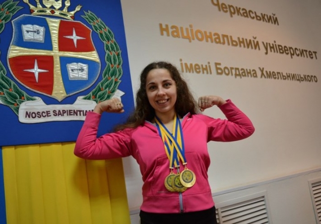 Черкаська студентка перемогла на Чемпіонаті України з гирьового спорту