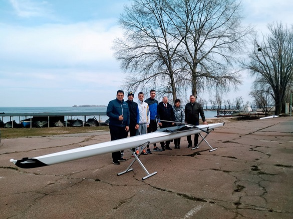 Черкаському чемпіону-веслувальнику придбали новий човен