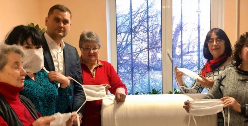 Черкаські «батьківщинівці» придбали марлю для пошиття захисних масок