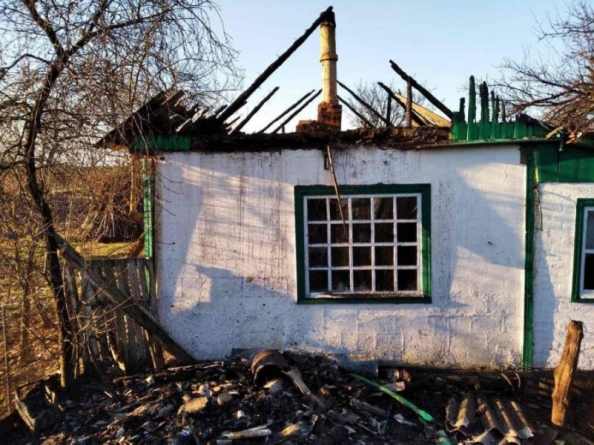 На Смілянщині рятувальники ліквідували пожежу надвірної споруди