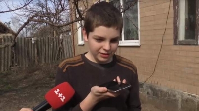 Черкаському хлопчику, якого ображали однолітки через немодний телефон, зробив подарунок пенсіонер з Закарпаття (відео)
