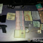 Продавчиню наркотиків з пістолетом затримали у Шполі