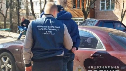 В Черкасах упіймали таксиста, який торгував важкими наркотиками (ВІДЕО)