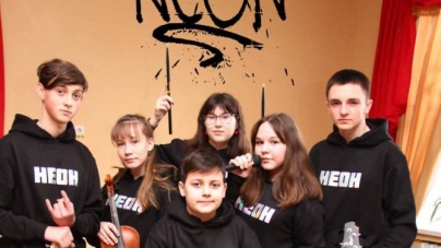 Тільки свою авторську музику грає тальнівський рок-гурт “Неон”