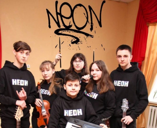 Тільки свою авторську музику грає тальнівський рок-гурт “Неон”