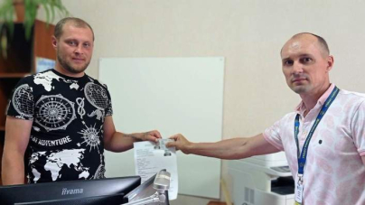Чоловік з Кіровоградщини оформив перший паспорт у 28 років