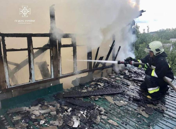 У Звинигородці рятувальники ліквідували пожежу в гаражі