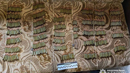 У Звенигородці затримали чоловіка, який зберігав вдома цілий арсенал зброї, боєприпаси та наркотичні речовини