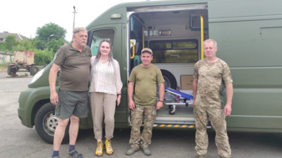 Волонтери зі Сміли відремонтували автомобіль для військових медиків