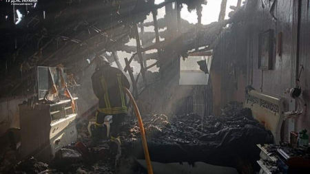 В Умані рятувальники ліквідували пожежу житлового будинку