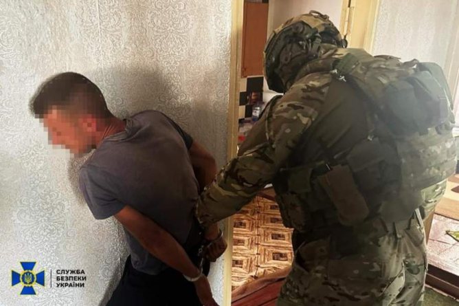 СБУ затримала у Черкасах рекетира, який «вибивав» гроші з родин загиблих воїнів ЗСУ
