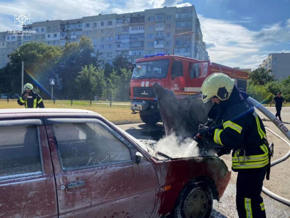 Рятувальники ліквідували пожежу автомобіля на Канівщині