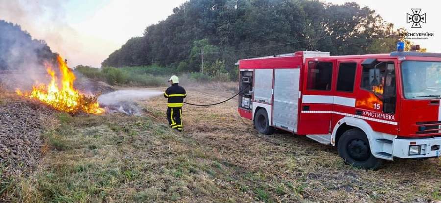 За добу в області рятувальники Черкащини ліквідували 14 пожеж на відкритих територіях