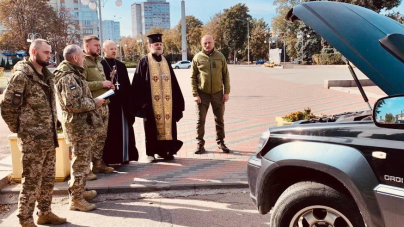 Міський голова разом з представниками черкаського духовенства передали авто на передову