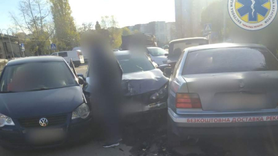 У Черкасах зіштовхнулися три автівки: постраждалих доправили до лікарні