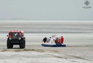 Рятувальники закликають рибалок не виходити на тонкий лід