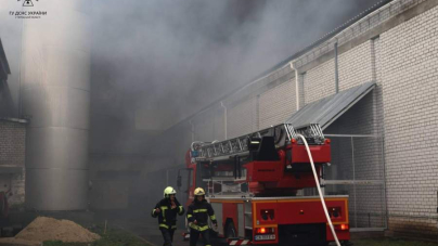 Рятувальники ліквідували пожежу на заводі в Каневі