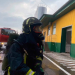 Рятувальники працюють над ліквідацією пожежі у Каневі