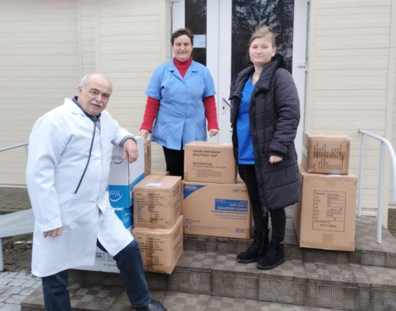 На Черкащині «батьківщинівці» передали медикам гуманітарну допомогу