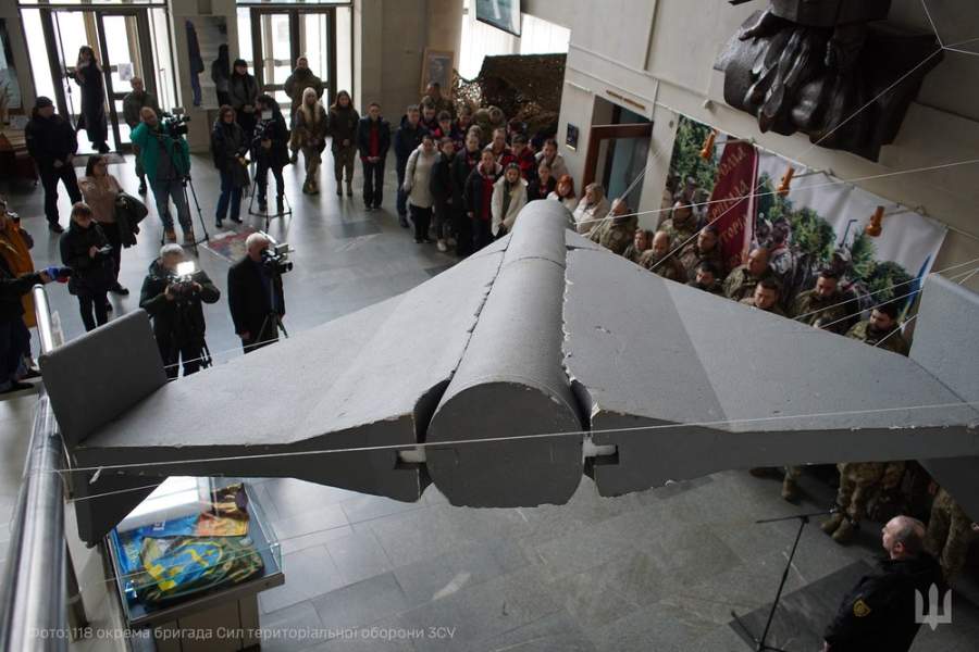 Уламки «шахедів» та російських ракет: у Черкасах відкрили виставку “Готові до спротиву”