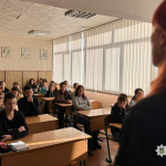 Скажи “Ні” наркотикам: черкаські правоохоронці провели лекцію для старшокласників