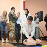 Для черкаських школярів проводять заняття з тактичної, цивільної медицини та військової справи