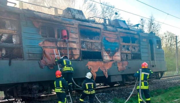На Черкащині рятувальники ліквідували займання електропоїзда