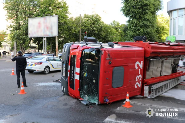 Резонансна ДТП у Черкасах: зіштовхнулися тролейбус та пожежна машина