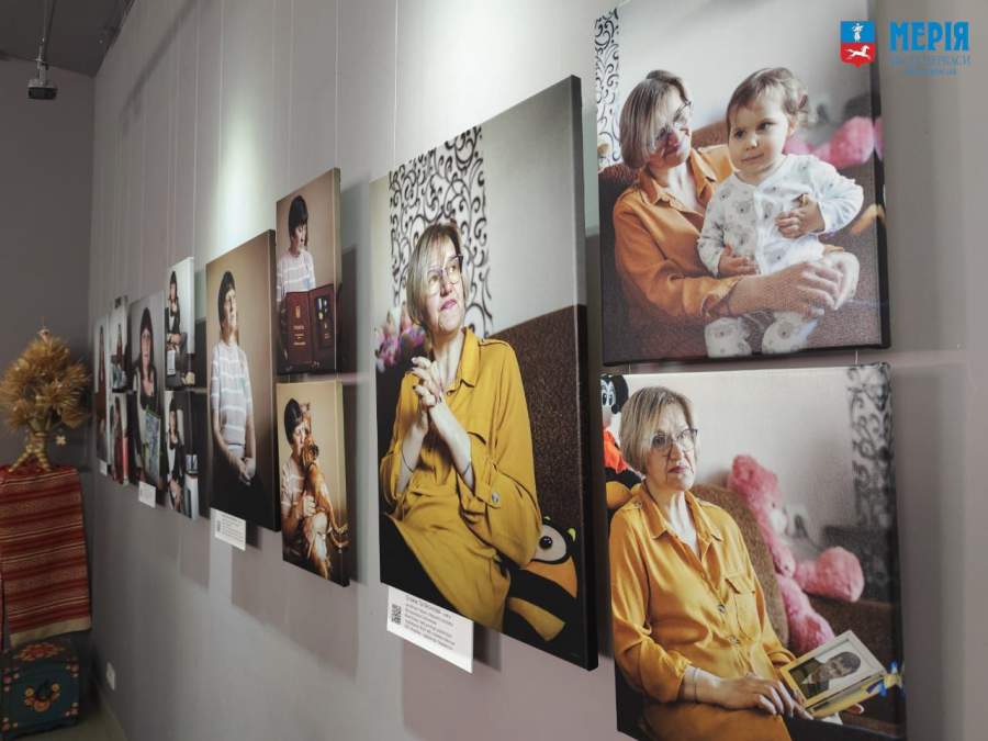 У Черкасах у Галереї народного мистецтва відкрилася фотовиставка “МА-ТИ”, приурочена до Дня матері