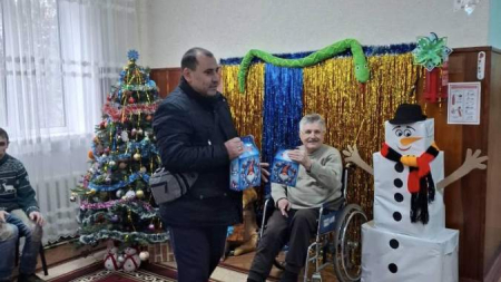 Жашківські «батьківщинівці» привітали підопічних Центру надання соціальних послуг зі святами