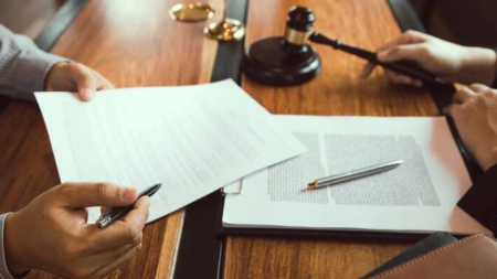 Колишнього уманського чиновника підозрюють у підробці документів