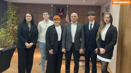 Бондаренко зустрівся з переможцями стажування в органах місцевого самоврядування (ФОТО)