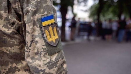 У Черкасах двоє чоловіків побили «кіборга», який служить в ТЦК