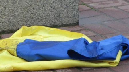 Зловмиснику, який в селі на Черкащині позривав українські прапори, дали майже два роки в’язниці