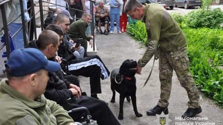 На Черкащині кінологи провели сеанс емоційної підтримки