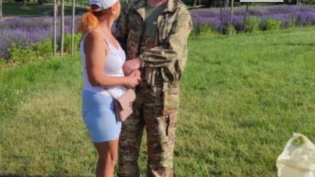У Черкасах на лавандовій алеї спіймали жінку, яка зрізала квіти