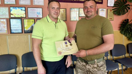 Захисника із Черкащини нагородили відзнакою Міністра оборони України