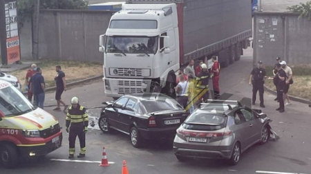 Аварія в Черкасах: вантажівка зіштовхнулась з двома легковиками на вулиці Руставі