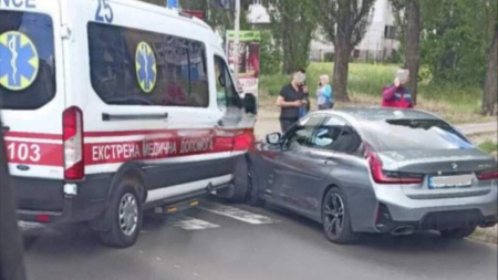 ДТП у Черкасах: водій BMW не пропустив “швидку допомогу”